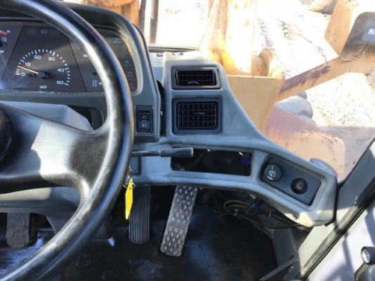 ขายรถตักล้อยาง TCM L26 (เทียบเท่า WA300) รถนอกนำเข้าเองจากญี่ปุ่น สภาพสวยพร้อมใช้งาน มีVDOการทำงานครับ