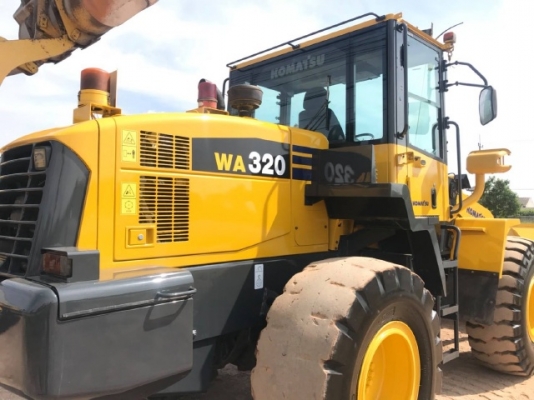 ขายรถตักล้อยาง KOMATSU WA320-5 รถนอกนำเข้าจากญี่ปุ่น สภาพสวยพร้อมใช้งาน มีVDOการทำงานครับ