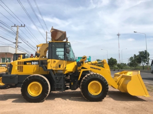 ขายรถตักล้อยาง KOMATSU WA320-5 รถนอกนำเข้าจากญี่ปุ่น สภาพสวยพร้อมใช้งาน มีVDOการทำงานครับ