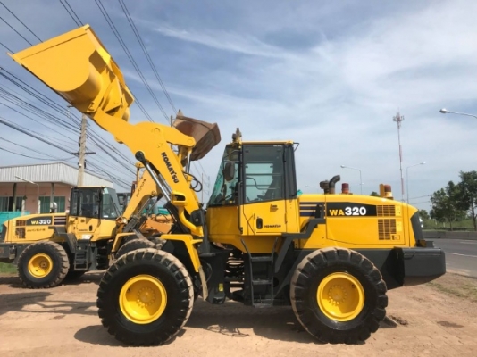ขายรถตักล้อยาง KOMATSU WA320-5 รถนอกนำเข้าจากญี่ปุ่น สภาพสวยพร้อมใช้งาน มีVDOการทำงานครับ