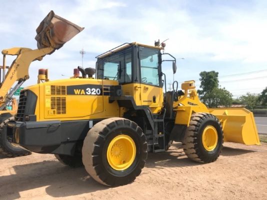 ขายรถตักล้อยาง KOMATSU WA320-5 รถนอกนำเข้าจากญี่ปุ่น สภาพสวยพร้อมใช้งาน มีVDOการทำงานครับ