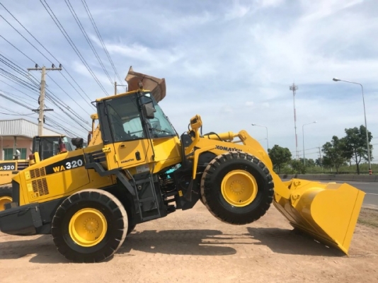 ขายรถตักล้อยาง KOMATSU WA320-5 รถนอกนำเข้าจากญี่ปุ่น สภาพสวยพร้อมใช้งาน มีVDOการทำงานครับ