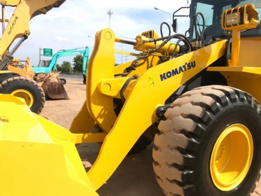 ขายรถตักล้อยาง KOMATSU WA320-5 รถนอกนำเข้าจากญี่ปุ่น สภาพสวยพร้อมใช้งาน มีVDOการทำงานครับ