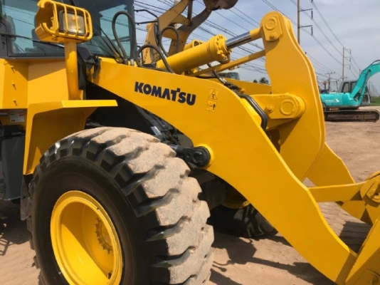 ขายรถตักล้อยาง KOMATSU WA320-5 รถนอกนำเข้าจากญี่ปุ่น สภาพสวยพร้อมใช้งาน มีVDOการทำงานครับ