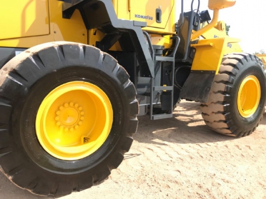 ขายรถตักล้อยาง KOMATSU WA320-5 รถนอกนำเข้าจากญี่ปุ่น สภาพสวยพร้อมใช้งาน มีVDOการทำงานครับ