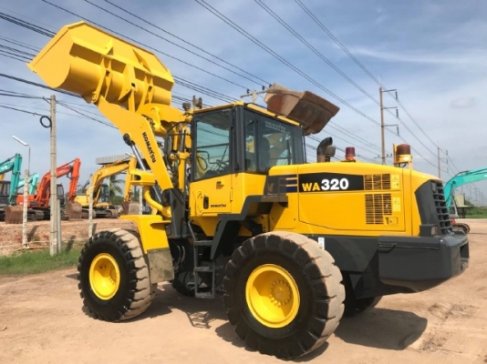 ขายรถตักล้อยาง KOMATSU WA320-5 รถนอกนำเข้าจากญี่ปุ่น สภาพสวยพร้อมใช้งาน มีVDOการทำงานครับ