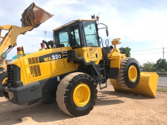 ขายรถตักล้อยาง KOMATSU WA320-5 รถนอกนำเข้าจากญี่ปุ่น สภาพสวยพร้อมใช้งาน มีVDOการทำงานครับ