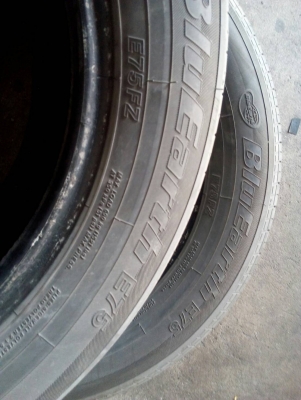 215/60R16 YOKOHAMA BluEarth E75 ปี15 ชุด 4 เส้น โทร.081-427-3941 ไลน์ไอดี 0814273941