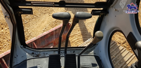 รถแบ็คโฮ KOBELCO SK60 Mark V Super พร้อมผานหน้า เก่าญี่ปุ่นยังไม่ผ่านการใช้งานในไทย