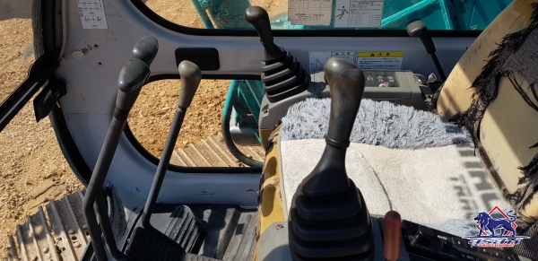 รถแบ็คโฮ KOBELCO SK60 Mark V Super พร้อมผานหน้า เก่าญี่ปุ่นยังไม่ผ่านการใช้งานในไทย