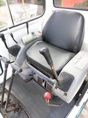 ขายรถขุด ยี่ห้อ: KOMATSU แบบ: PC40-7   ราคา 530,000 บาท (ต่อรองได้)    เครื่อง4สูบ ช่วงล่างแน่น100\% แทรกยาง  รถเก่านอกแท้ญี่ปุ่น  มีเอกสารใบอินวอย ไม่เคยใช้งานในไทย100\% รถพร้อมใช้งานโทร : 099-907-9273 กิ๊ฟ กมลชนก  โทร : 099-907-3356 ช่าง บัง  ไอดี ไลน์ :