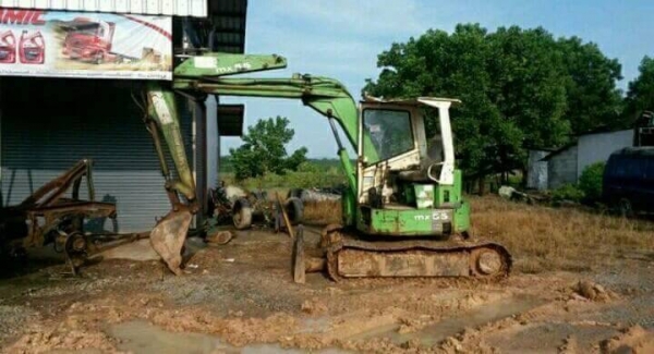 ขาย 280,000 Mitsubishi Mx55 แถมหัวคีปไม้ บุ้งกี๋ เทนเลอร์ เครื่องดี ปั้มแรง ช่างล่างดี รถพร้อมใช้  รถอยู่ จันทบุรี 090-772-3710 090-772-3708