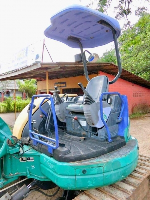 ขายรถขุด ยี่ห้อ: KOMATSU แบบ: PC40MR-1 สภาพเดิมๆจากญี่ปุ่น  คอนโทนสั้นปั้มนิ้ว  ราคา 490,000 บาท (ต่อรองได้)   เครื่อง4สูบ ช่วงล่างแน่น100\% แทรกเหล็ก รถเก่านอกแท้ญี่ปุ่น  มีเอกสารใบอินวอย ไม่เคยใช้งานในไทย100\% รถพร้อมใช้งาน สนใจติดต่อ  โทร : 099-907-9273