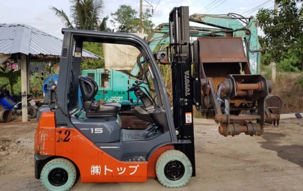 ขายด่วนรถยก TOYOTA 8FG15ยก1.5ตันเสาสูง3เมตรยางตันใหม่4เส้นรถนอกนำเข้ายังไม่เคยใช้งานในเมืองไทยเลย