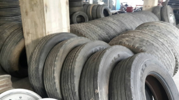 ** ราคา 2,000-2,500 ** ยาง 11R22.5 มือสองสวยๆ ยางส่วนใหญ่ผลิดปี 16 ราคาคุ้มๆ