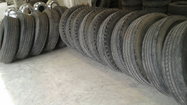 ** ราคา 2,000-2,500 ** ยาง 11R22.5 มือสองสวยๆ ยางส่วนใหญ่ผลิดปี 16 ราคาคุ้มๆ