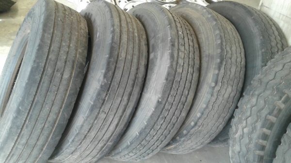 ** ราคา 2,000-2,500 ** ยาง 11R22.5 มือสองสวยๆ ยางส่วนใหญ่ผลิดปี 16 ราคาคุ้มๆ
