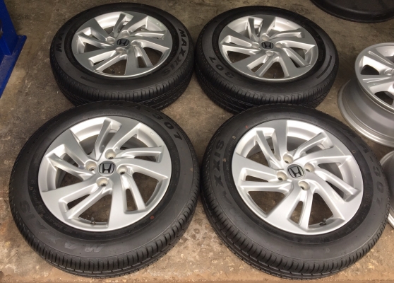 ล้อแม็ก Honda Jazz ขอบ 15 พร้อมยางป้ายแดง 175-65-15 ปี 17