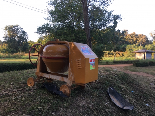 โม่ผสมปูน พร้อม Motor สภาพ 95\% โม่ผสมปูน พร้อม Motor สภาพ 95\%