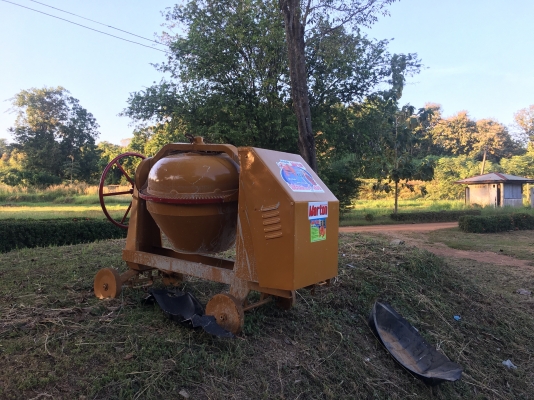 โม่ผสมปูน พร้อม Motor สภาพ 95\% โม่ผสมปูน พร้อม Motor สภาพ 95\%