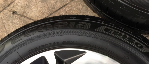 แม็กป้ายแดง HONDA BR-V ขอบ16 พร้อมยางป้ายแดง Bridgestone 195-60-16 ปี 17