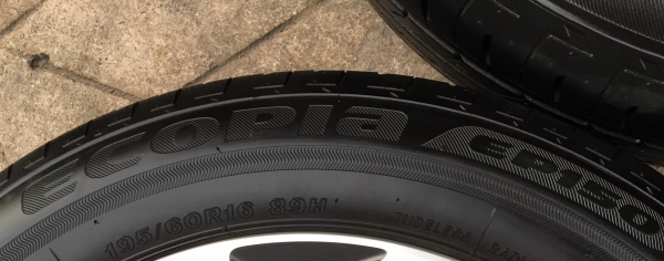 ยางป้ายแดง Bridgestone 195-60-16 ปี 17 ยางป้ายแดง Bridgestone 195-60-16 ปี 17