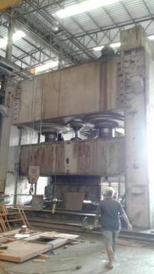 ขายเครื่องอัดไฮโดรลิค 2000 ตันหน้าโต๊ะกว้าง3x6 เมตรน้ำหนัก 238,000 กิโล2ล้านห้าแสนครับ