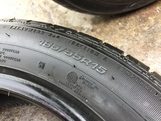 ยาง Goodyear 185-55-15 ปี 15 ครบชุด 4 เส้น 3000 สภาพสวยๆไม่บวมไม่กินข้าง ดอกยางเหลือเยอะเอาไปวิ่งกัน ยาง Goodyear 185-55-15 ปี 15 ครบชุด 4 เส้น 3000 สภาพสวยๆไม่บวมไม่กินข้าง ดอกยางเหลือเยอะเอาไปวิ่งกัน