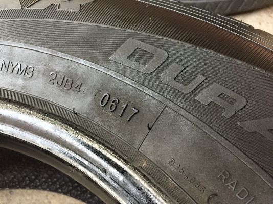 ยาง Goodyear 215-70-15 ปี 17 ครบชุด 4 เส้น 5500 สภาพสวยๆไม่บวมไม่กินข้าง ดอกยางเหลือเยอะเอาไปวิ่งกัน ยาง Goodyear 215-70-15 ปี 17 ครบชุด 4 เส้น 5500 สภาพสวยๆไม่บวมไม่กินข้าง ดอกยางเหลือเยอะเอาไปวิ่งกัน