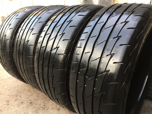 ยาง Bridgstone 225-45-18 ปี 16 ปลายปี ครบชุด 4 เส้น 5500 สวยๆไม่ไม่บวมไม่กินข้างดอกยางเหลือเยอะเอาไป