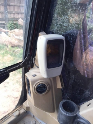 ขาย 935,000 บาท CATTERPILAR 320C ทำงาน 14,xxx ชม. เครื่องดี ปั้มแรง โช่หนา เอวแน่น ไฟฟ้าครบ แอร์เย็น เอกสารอินวอยท์  รถอยู่ จ.สุรินทร์ โทร&amp;ไอดีไลน์ 0610710295