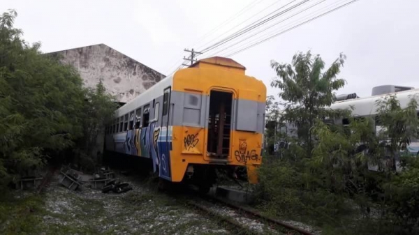 ขายกิโลละ 25 บาท ตู้ขบวนรถไฟมี 292 ขบวน ตามสภาพ ใหม่และเก่า เหมาะสำหรับท่านที่จะเอาไปตกแต่ง รีสอทร์ โรงแรม สวนการแสดง ราคาถูก สินค้าอยู่ ชลบุรี โทร&ไอดีไลน์ 0610710295 ขายกิโลละ 25 บาท ตู้ขบวนรถไฟมี 292 ขบวน ตามสภาพ ใหม่และเก่า เหมาะสำหรับท่านที่จะเอาไปตกแต่ง รีสอทร์ โรงแรม สวนการแสดง ราคาถูก สินค้าอยู่ ชลบุรี โทร&ไอดีไลน์ 0610710295