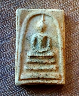 ให้บูชาพระสมเด็จครับ พระรับตกทอดจากพ่อมาคับ