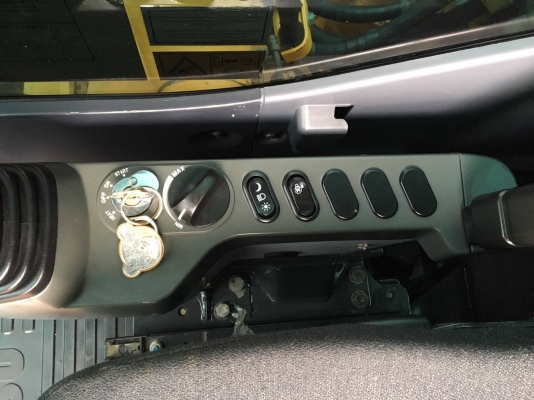 PC130-8 ทำงานมา10,000 ชั่วโมง เอกสารเล่มสภาพสวยมากๆ ทำงานปกติช่วงล่างเต็ม เอวไม่หลวมพร้อมใช้งาน พร้อมโอนราคา1,700,000 บาทสนใจติดต่อ 081-989-1989หรั่งครับ