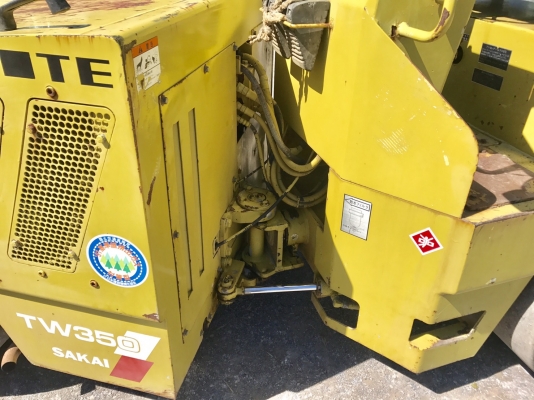 รถบดสั่นสะเทือน SAKAI TW350 เครื่อง ISUZU FROM JAPAN สนใจติดต่อ 063-9316985 ID LINE : 0639316985 ครับ
