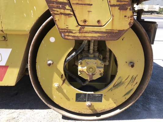 รถบดสั่นสะเทือน SAKAI TW350 เครื่อง ISUZU FROM JAPAN สนใจติดต่อ 063-9316985 ID LINE : 0639316985 ครับ