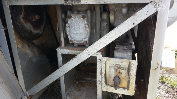 ขายถังน้ำมันอลูมิเนียมใบใหญ่ เก่าญี่ปุ่น ขนาดประมาณ 1,000 ลิตร 1.5 &times;1.9 เมตร ไฟ DC 12 V