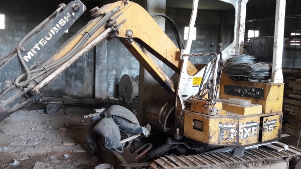 ขายถูก แบคโฮ MITSUBISHI MXR 35 (รถใช้งานปกติ จอดใว้)  ด่วน 081-1841924