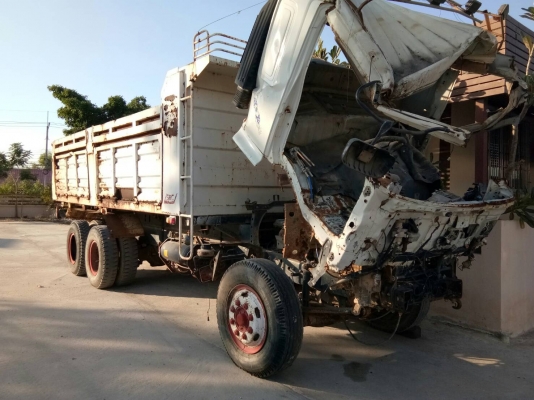 ขาย10ล้อสองเพลารถเกิดเหตุชนบนFM1JNRDปี47เกียร์อีตัน245แรงเครื่องติดดีราคาต่อรอง