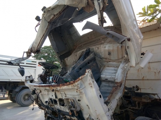 ขาย10ล้อสองเพลารถเกิดเหตุชนบนFM1JNRDปี47เกียร์อีตัน245แรงเครื่องติดดีราคาต่อรอง