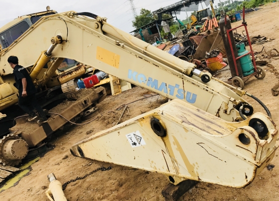 ขาย บูม อารม komatsu pc200-7 สวยๆ ขาย บูม อารม komatsu pc200-7 สวยๆ