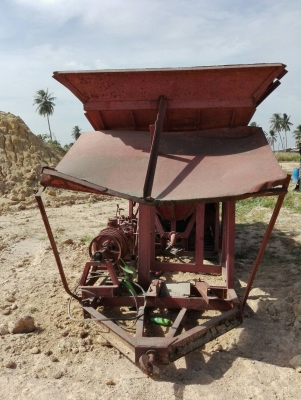 ขายเครื่องล้างทราย เหล็กหนา มีเกียร์พร้อมใช้งาน