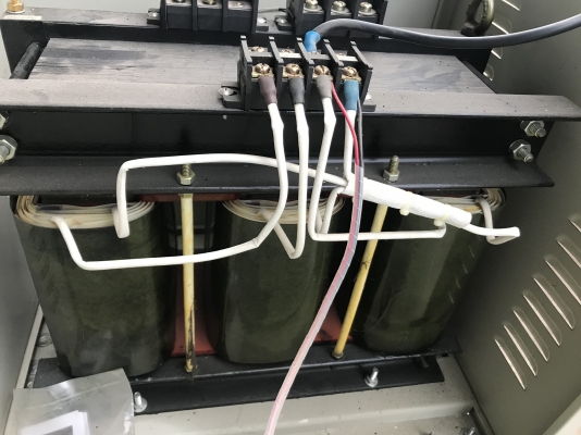 ( เหลือ 1 ตู้ครับ )ขายหม้อแปลงไฟฟ้า 20Kva ไฟเข้า 380V ไฟออก 200/220V ใช้คุมเครื่องจักรญี่ปุ่น สภาพสวยมาก พร้อมใช้งาน มี 5ตู้ครับ