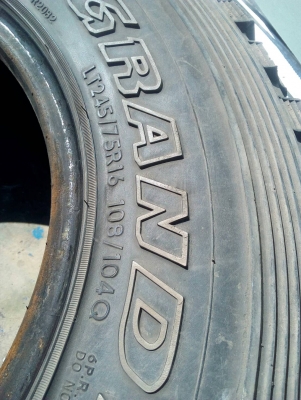 245/75R16   DUNLOP GRANDTREK M/T-2   มี 3 เส้น สวยหนา  โทร.081-427-3941  ไอดีไลน์ 0814273941