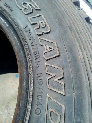 245/75R16   DUNLOP GRANDTREK M/T-2   มี 3 เส้น สวยหนา  โทร.081-427-3941  ไอดีไลน์ 0814273941