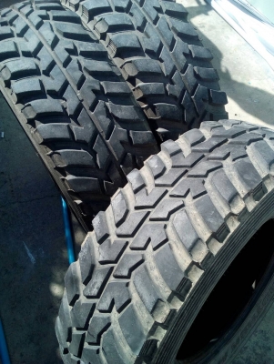 245/75R16   DUNLOP GRANDTREK M/T-2   มี 3 เส้น สวยหนา  โทร.081-427-3941  ไอดีไลน์ 0814273941