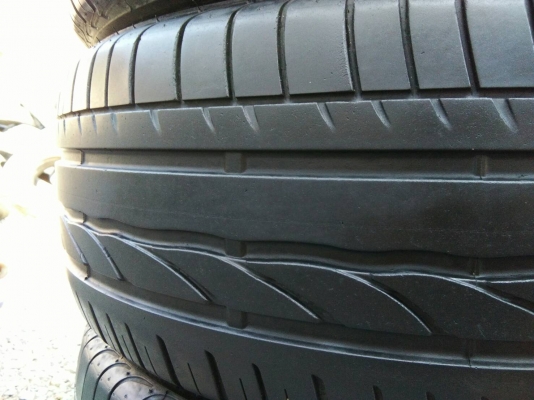 ขายยาง225/55R17 บริดจสโตน รันแฟลต ปี16 ดอกยางหนาสวยสดไม่มีปะ จำนวน 1 ชุด