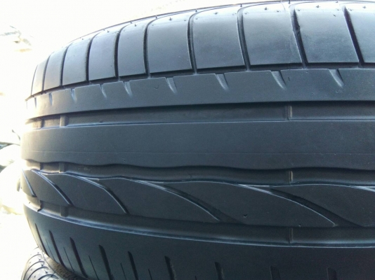 ขายยาง225/55R17 บริดจสโตน รันแฟลต ปี16 ดอกยางหนาสวยสดไม่มีปะ จำนวน 1 ชุด ขายยาง225/55R17 บริดจสโตน รันแฟลต ปี16 ดอกยางหนาสวยสดไม่มีปะ จำนวน 1 ชุด