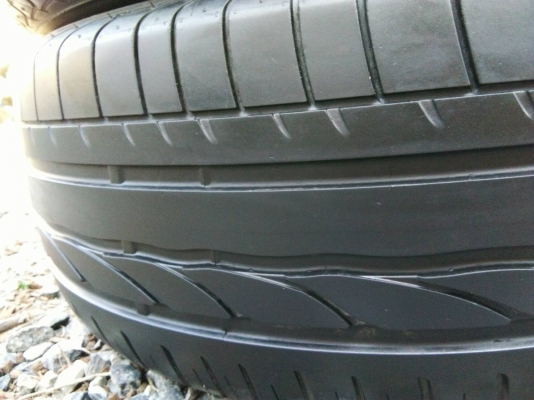 ขายยาง225/55R17 บริดจสโตน รันแฟลต ปี16 ดอกยางหนาสวยสดไม่มีปะ จำนวน 1 ชุด