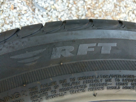 ขายยาง225/55R17 บริดจสโตน รันแฟลต ปี16 ดอกยางหนาสวยสดไม่มีปะ จำนวน 1 ชุด